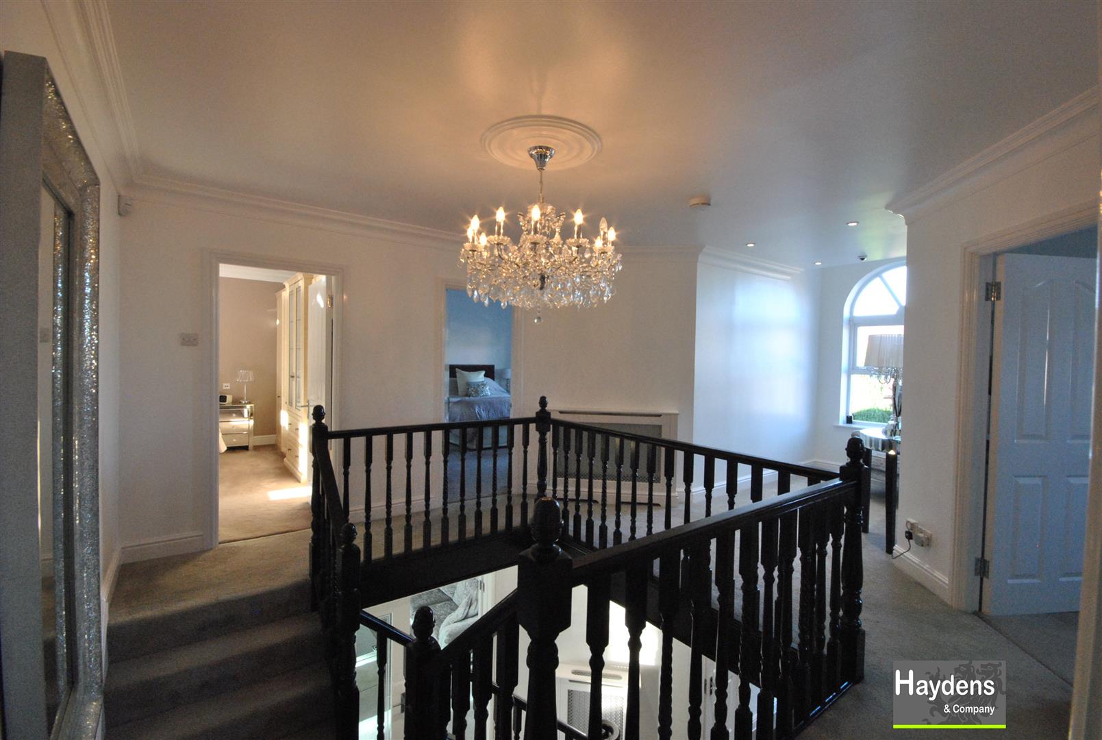 6 Bedrooms, House - Detached